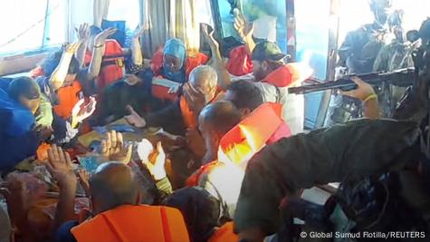 You are currently viewing شهادات صادمة ومرعبة.. هذا ما فعله جيش الإحتلال بمتضامني “أسطول الصمود العالمي” داخل السجون