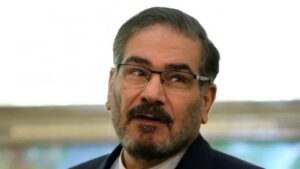 Read more about the article “أيها الأوغاد..ما زلت حيّاً”.. شمخاني: أخطأنا بعدم تطوير القنبلة النووية وقدراتنا البحرية يجهلها العدو ولم يقف بجانبنا أحد