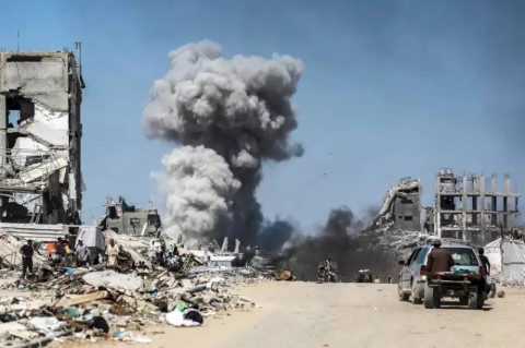 You are currently viewing جيش الإحتلال يخرق اتفاق غزة وشهداء وإصابات بقصف على القطاع.. بدء مناقشات المرحلة الثانية من اتفاق وقف الحرب