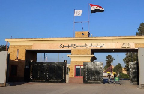 You are currently viewing إعلام عبري يكشف مستقبل إدارة معبر رفح من جانب غزة بعد انتهاء انسحاب الإحتلال ودور مصر فيه