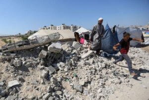 Read more about the article مشاهد توثق بدء دخول الآليات المصرية الثقيلة إلى قطاع غزة للمشاركة في عمليات البحث عن رفات أسرى الإحتلال