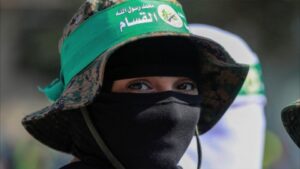 Read more about the article تطورات مفاجئة تُعيد شبح الحرب.. افلكيان يهدد “حماس” و5 عقوبات برأس نتنياهو.. ما قصة “منجم الذهب” الذي يريد الكيان تدميره في غزة؟ وما علاقة جثة المستوطن التي سُلمت على دفعتين؟ وهل انتهت أقوى ورقة بيد المقاومة؟