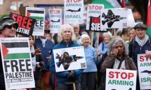 Read more about the article الغارديان: من نيويورك إلى مدريد.. أصوات فلسطين تتحدى المنع وتعيد تعريف حرية التعبير