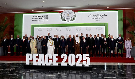 You are currently viewing قمّة شرم الشيخ بشأن الحرب على غزة | ترامب: وقّعنا وثيقة “شاملة للغاية” بشأن الاتفاق