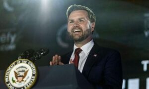 Read more about the article نائب الرئيس الأمريكي يواجه أسئلة محرجة حول “تضارب مصالح” ترامب في سياسته الداعمة للكيان بسبب تبرعات أديلسون