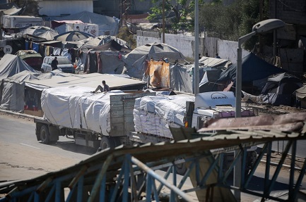 You are currently viewing “الأغذية العالمي”: 137 شاحنة دخلت قطاع غزة لدعم المخابز وتوفير الغذاء