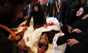 Read more about the article رغم مزاعم تقليص القصف.. استشهاد 6 فلسطينيين بهجمات الإحتلال على غزة منذ فجر الأحد