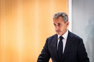 Read more about the article بعد إدانته بجمع تمويل ليبي لحملته الرئاسية.. ساركوزي يبدأ تنفيذ عقوبة السجن لـ5 سنوات