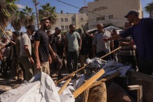 Read more about the article غزة: 66.148 شهيداً من جراء الإبادة.. والاحتلال يغلق شارع الرشيد