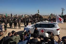 Read more about the article سباق الزمن لانتشال حفنة جنود… وآلاف الفلسطينيين تحت ركام غزة بلا صوت أو صدى