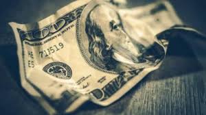 Read more about the article الدولار يعاني فهل نشهد انهياره قريبا؟