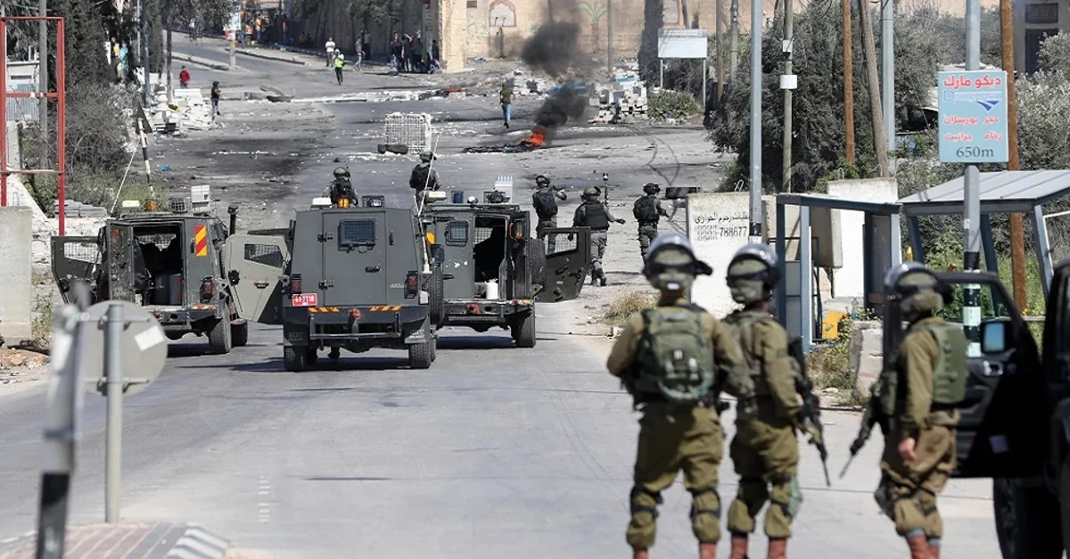 You are currently viewing الاحتلال ومستوطنيه يواصلون اعتداءاتهم في الضفة الغربية: إصابات واقتحامات وإحراق مركبة