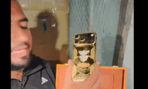 Read more about the article الكيان يعبث بغزة.. نعم لهواتف مذهبة ولا لأدوية وأساسيات للحياة-