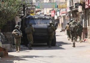 Read more about the article الاحتلال يوسّع عمليات الاقتحام والاعتقال في الضفة الغربية وسط اعتداءات للمستوطنين