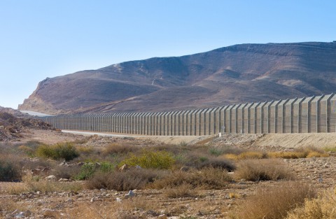 You are currently viewing تصاعد التوتر على الحدود المصرية.. سرب الطائرات المسيرة يواصل مضايقة جيش الكيان الصهيوني