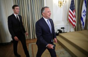 Read more about the article ويتكوف وكوشنر يصلان الأرض المحتلة بشكل مفاجئ لمناقشة اتفاق وقف النار في غزة.. ونتنياهو يطلب تأجيل شهادته في المحكمة