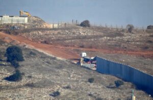 Read more about the article مواقع استراتيجية جديدة.. جيش الإحتلال الصهيوني يبني جدارا اسمنتيا ضخمًا في عمق الأراضي اللبنانية