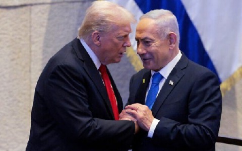 You are currently viewing الكيان منقسم إثر طلب ترامب العفو عن نتنياهو من تهم فساد والأخير مطالب بطلب العفو والاقرار بالذنب