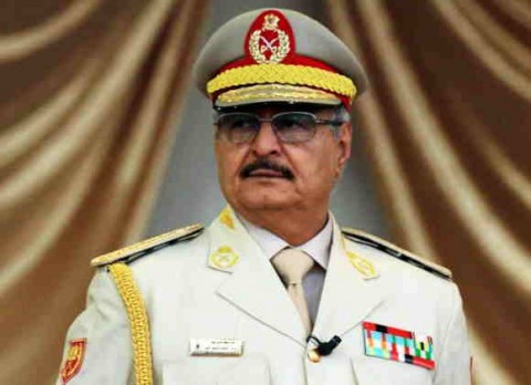 You are currently viewing حفتر يزود قوات الدعم السريع السودانية بالوقود مقابل “الدعم الحاسم” الذي تقدمه له الإمارات