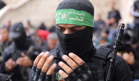 You are currently viewing مفاجآت تهدد بنسف صفقة غزة.. هل ستُستأنف الحرب خلال أيام؟ وما الذي يعطل الانتقال للمرحلة الثانية؟ وما هو رد “حماس”؟.. وما هي خطة الكيان البديلة؟.. تفاصيل غامضة وسيناريوهات تُقلق الجميع