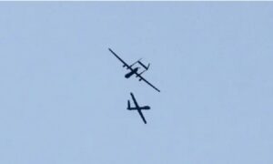 Read more about the article في أحدث الخروقات لاتفاق وقف إطلاق النار.. مسيّرات الكيان تحلق فوق بيروت وضواحيها وتلقي قنابل صوتية بالجنوب