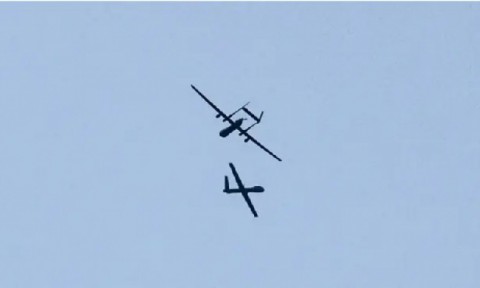 You are currently viewing في أحدث الخروقات لاتفاق وقف إطلاق النار.. مسيّرات الكيان تحلق فوق بيروت وضواحيها وتلقي قنابل صوتية بالجنوب