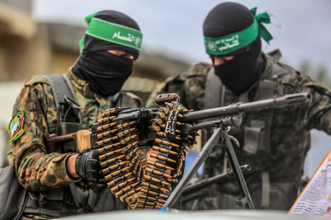 You are currently viewing مفاجآت من العيار الثقيل.. هل تنازلت “حماس” عن سلاحها؟ وهل ستصبح تنظيما سياسيا يشارك في الحكومة؟ وماذا عن المقاومة؟ وما هو العرض الذي قُدم لها من الوسطاء؟.. تفاصيل كشفت الغموض