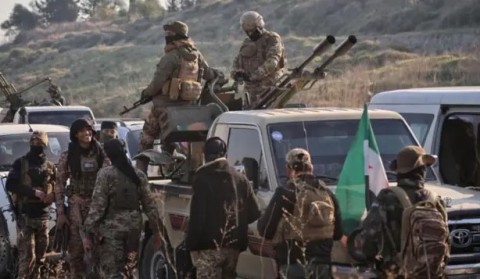 You are currently viewing “قوات داخل سورية” تُفكّر بـ”غزو الكيان” برّيًّا فمَن هي؟ وهل هناك علاقة تجمع “الحوثيين” بـ”الشرع”؟.. تل أبيب ليست باتجاه السلام مع دمشق لماذا؟ وإيران تخشى من “خطر سورية” و”قلق الغزو” عبر للمستوطنين كيف؟