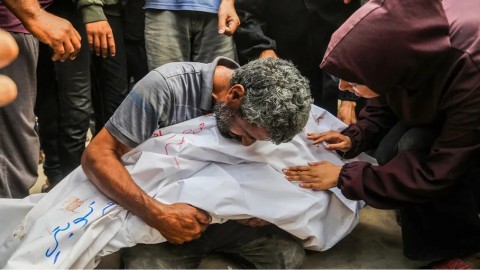 You are currently viewing غوتيريش يؤكد حقّ الفلسطينيين في الكرامة والمصير ويتمسك بحل الدولتين.. و”اليونيسف” تحذّر من خطر يهدد أطفال غزة