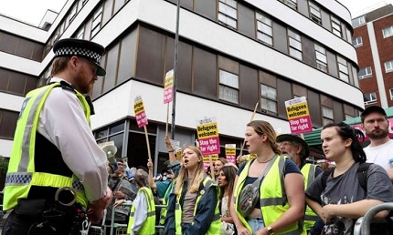 You are currently viewing “30 نمطاً من الأذى” وآراء معادية للمهاجرين والمسلمين.. تقرير يكشف “عنصرية منهجية” في شرطة لندن