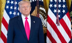 Read more about the article الغارديان: عالم بلا قانون أو مستقبل: ترامب يقود دولة مارقة تريد غزو فنزويلا ونتنياهو يتحفز لضرب إيران