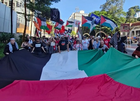 You are currently viewing البرازيل.. تظاهرة حاشدة في “ساو باولو” لإحياء يوم التضامن مع الشعب الفلسطيني