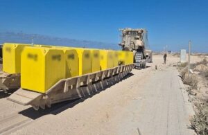 Read more about the article الدفاع المدني: الاحتلال يقدم “الخط الأصفر” 250 مترا وأجبر مئات العائلات على النزوح في غزة