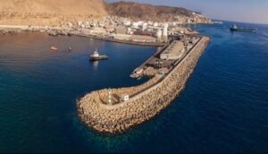 Read more about the article التحالف السعودي يعلن شنّ ضربة جوية في ميناء المكلا اليمني ويطلب إخلاءه مؤقتاً