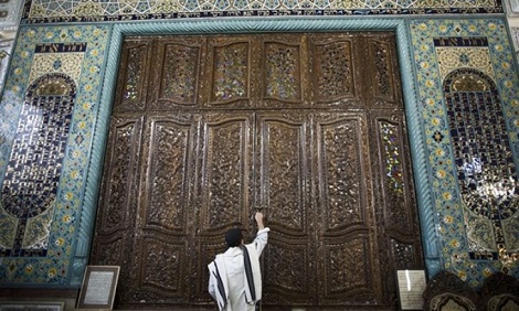 You are currently viewing اليهودي الوحيد في البرلمان الإيراني يطالب طائفته بإلغاء متابعة “القنوات والصفحات المنسوبة إلى نظام الكيان الصهيوني”