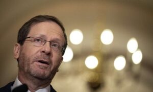 Read more about the article شبهات بفضيحة سياسية خطيرة في الكيان تربط بين نتنياهو وهرتسوغ: الرئاسة مقابل وعد بالعفو