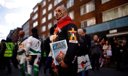 You are currently viewing الغارديان: مروان البرغوثي يمثل المستقبل السياسي لفلسطين وعلى ترامب العمل على إطلاق سراحه