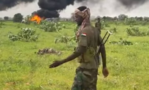 You are currently viewing المعارك بين “الدعم السريع” والجيش السوداني تشتد في الجنوب.. قتلى وإصابات وسيطرة على مناطق جديدة ولا أمل بإنهاء الحرب