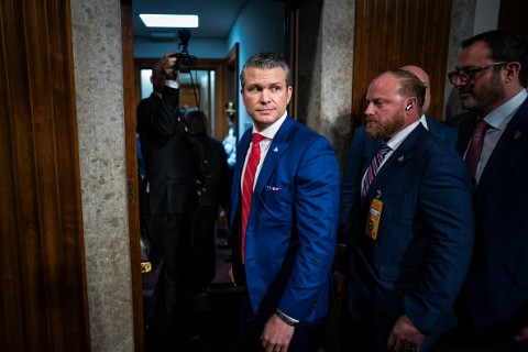 You are currently viewing تحقيق يفتح النار على هيغسيث بعد استخدامه تطبيق “سيغنال” لمناقشة ضربات في اليمن: عرض القوات الأميركية للخطر