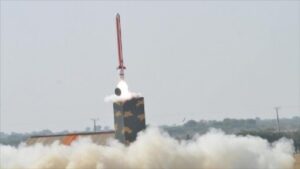 Read more about the article إيران تجري تجارب صواريخ كروز وباليستية بمضيق هرمز في مناورات بحرية باسم “الشهيد محمد نظيري” وتهاجم أهدافا للمحاكاة