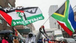 Read more about the article بعد “فضيحة” ترحيل 153فلسطينيًا من غزة.. جنوب أفريقيا تقرر وبشكل مفاجئ سحب إعفاء التأشيرة لحاملي جوازات السفر الفلسطينية