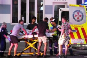 Read more about the article إطلاق نار على حفلة حانوكا اليهودي في أستراليا وأنباء عن سقوط عشرات القتلى والجرحى.. والشرطة الأسترالية توقف شخصين وتدعو إلى تفادي ارتياد الشاطئ في سيدني