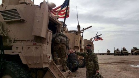 You are currently viewing ﻿ كيف سيتعرّف الشرع على “التكفيريين” المُتخفّين داخل “جيشه” وماذا لو تكرّرت واقعة تدمر ضدّ الأمريكيين من “المسافة صفر” ضدّه؟.. “العطلة” “منعت فصل” مُنفّذ الهُجوم وترامب برّر للجولاني كيف؟!