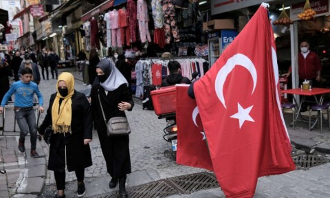 You are currently viewing “لا حماية مؤقتة بعد الآن”.. تركيا تكشف عن شروط “مشددة للغاية” لبقاء السوريين على أراضيها.. ماهو “الكيملك”؟