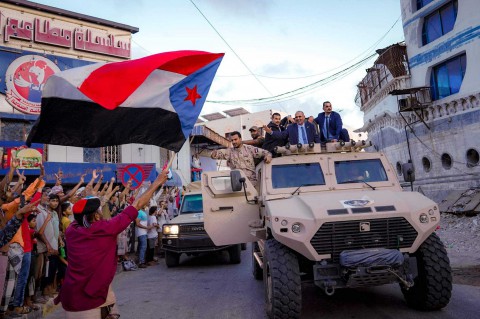 You are currently viewing توتر في اليمن.. “الانتقالي” يصعد عسكريا في حضرموت متجاهلا دعوة السعودية للانسحاب ومخاوف من المواجهات وإعلان الانفصال