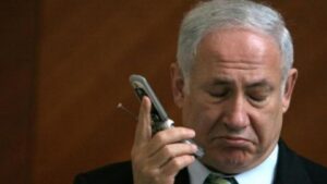 Read more about the article بعد اختراقها هاتف رئيس مكتب نتنياهو.. مجموعة “حنظلة” الإيرانية تبدأ في نشر مستندات وصور وقوائم جهات اتصال لمسؤولين أمنيين وإعلاميين استخرجتها من هاتفه