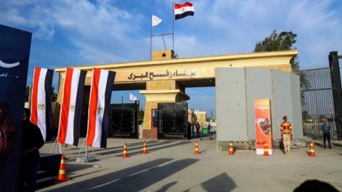 You are currently viewing “الوضع الأمني سيتغير بشكل جذري”.. مخاوف الكيان من ضغوط أمريكية لفتح معبر رفح وانسحاب الجيش خلف “الخط الأصفر”