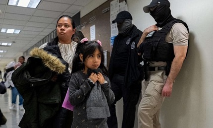 You are currently viewing سيناريوهات قاتمة للهجرة في عهد ترامب… وتشديد غير مسبوق يهدد لمّ الشمل العائلي