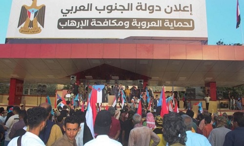 You are currently viewing “اليمن لن يكون موحّداً بعد الآن”.. التايمز: “الانتقالي الجنوبي” يسعى للاعتراف الدولي بيمن منقسم والتقى مسؤولين إسرائيليين