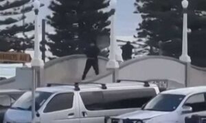 Read more about the article الشرطة الأسترالية: مُطلِقا النار في بونداي تدربا داخل أستراليا وندّدا بـ”الصهاينة” في فيديو قبل الهجوم